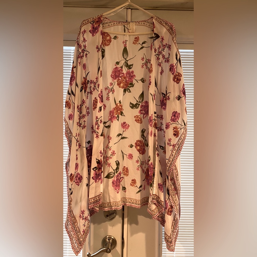 NWOT Japna floral kimono. OS